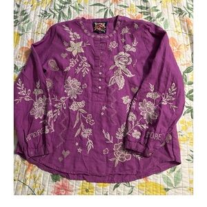 Johnny Was embroidered Floral Boho Tunic. Purple with Cream Embroidery. Large